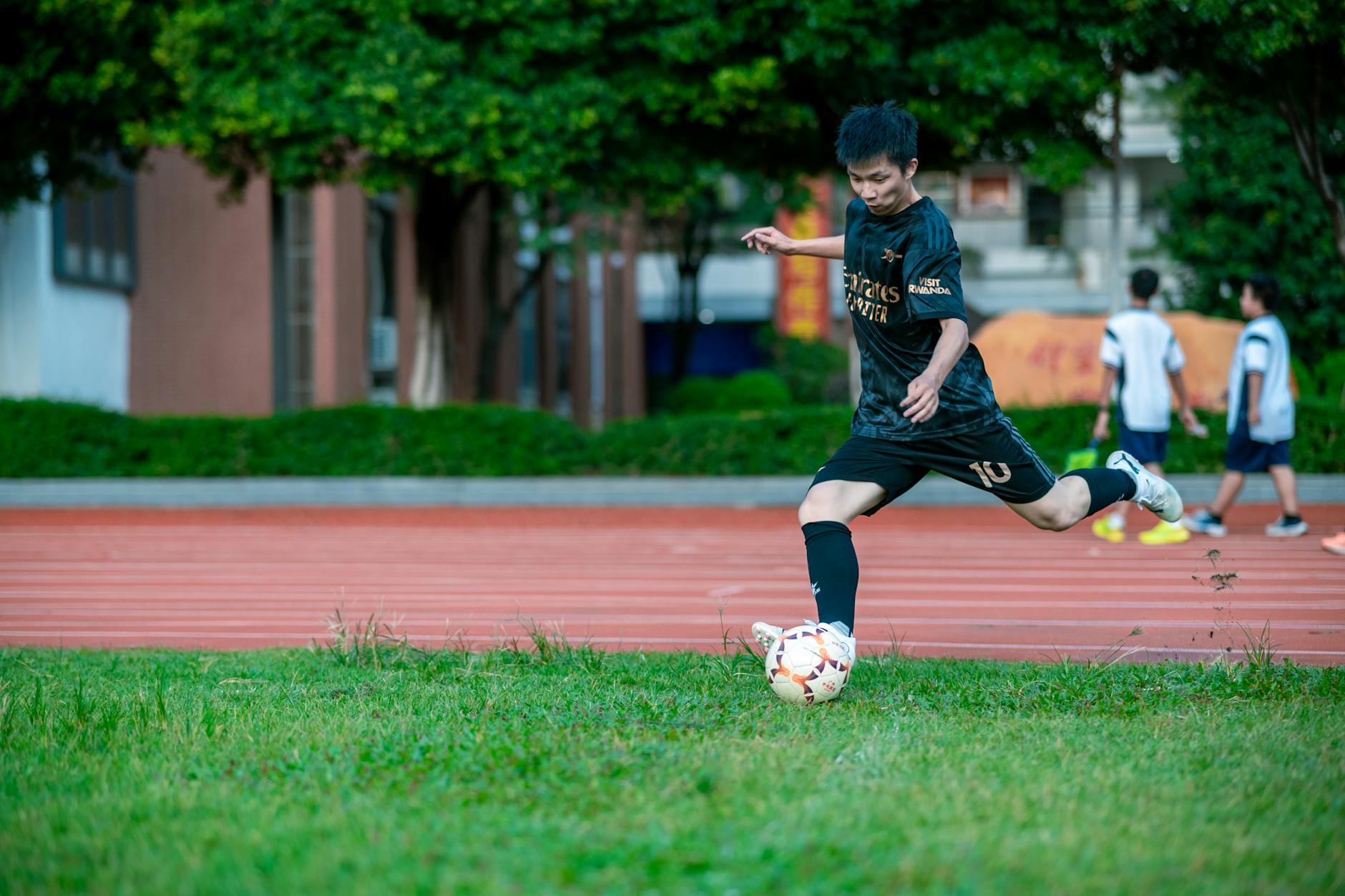 Minh họa phân tích số cú sút và vị trí dứt điểm trong một trận bóng đá