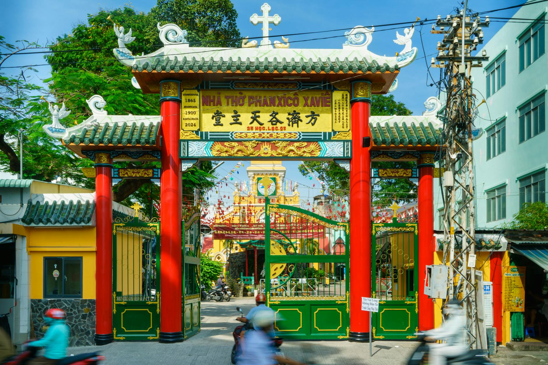 Tình huống đội cửa trên ép sân trong trận có kèo chấp 1 trái